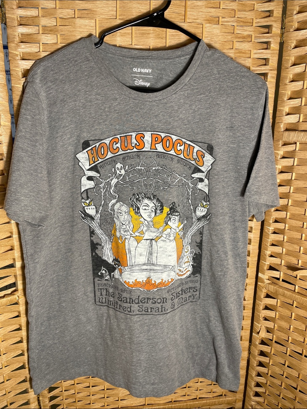 Women’s Old Navy Gray Hocus Pocus Graphic Tee with Orange Accents. Large